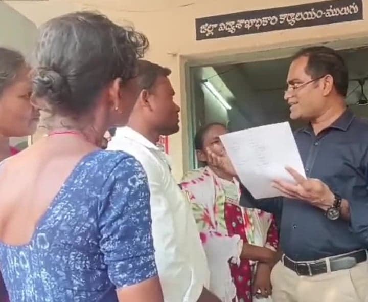 జీతాల కోసం స్కావెంజర్స్ విధుల బంద్ - Udayam