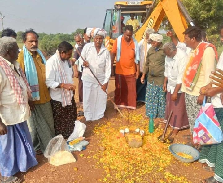 భాస్కరపురంలో సీసీ రోడ్లకు భూమిపూజ - Udayam