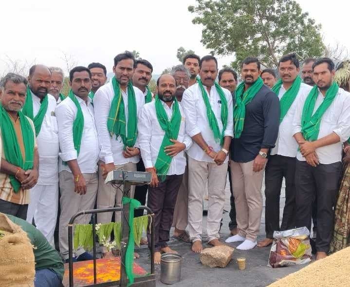 జనగాంలో వరి ధాన్యం కొనుగోలు కేంద్రం ప్రారంభం - Udayam