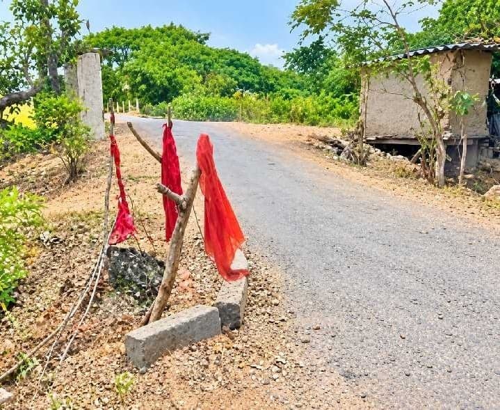 ఆలమూరులో 40 ఏళ్ల వంతెన శిథిలం - Udayam