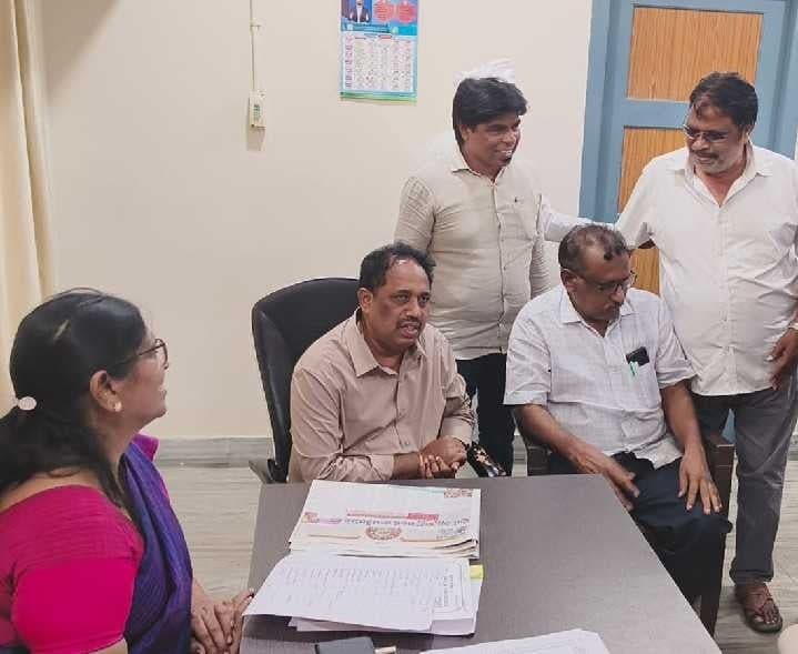 నరసాపురంలో ఎంపీటీసీ నామినేషన్లపై ఆర్డీవో పరిశీలన - Udayam
