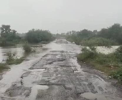 వెదుళ్ల వాగు ఉధృతి.. రాకపోకలకు అంతరాయం - Udayam