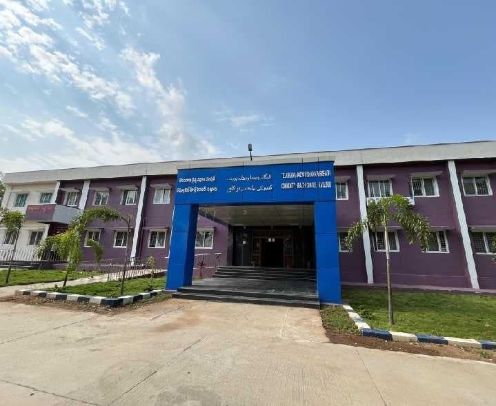 కల్లూరు CHCలో నర్సుల తీరుపై ఆరోపణలు - Udayam