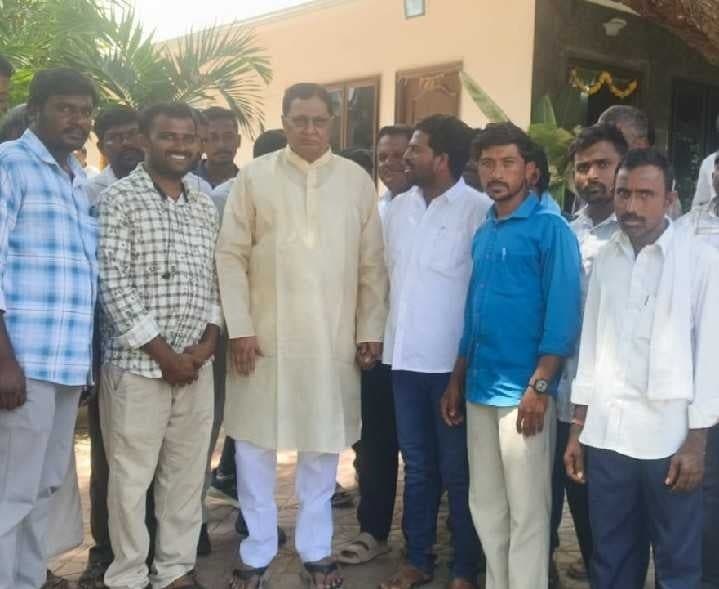 భూ నిర్వాసితులకు ఉద్యోగాలు కల్పించాలి - Udayam