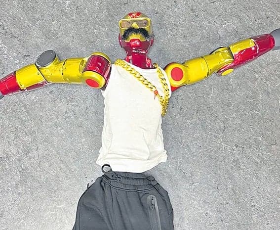 బాలికపై రోబో అసభ్య ప్రవర్తన.. దర్యాప్తు - Udayam