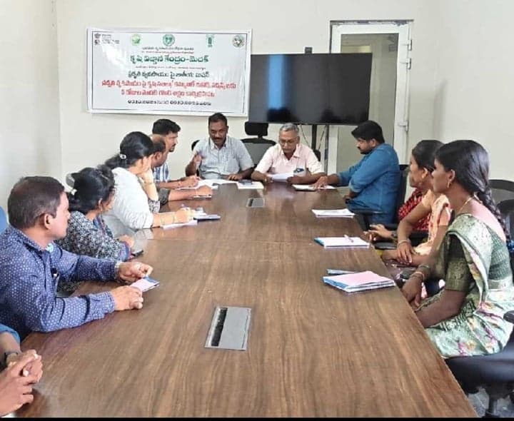ప్రకృతి వ్యవసాయంపై రైతులకు శిక్షణ - Udayam