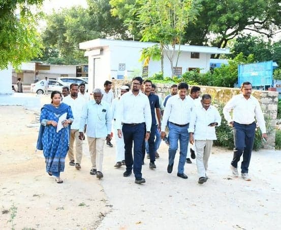 వీరాయపల్లిలో భూ రీసర్వే పనులను పరిశీలించిన కలెక్టర్ - Udayam