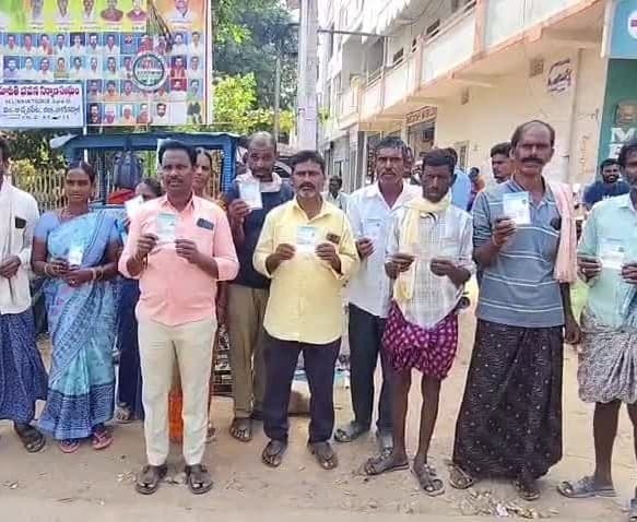 లేబర్ కార్డులు తీసుకోవాలి: వెంకటయ్య - Udayam