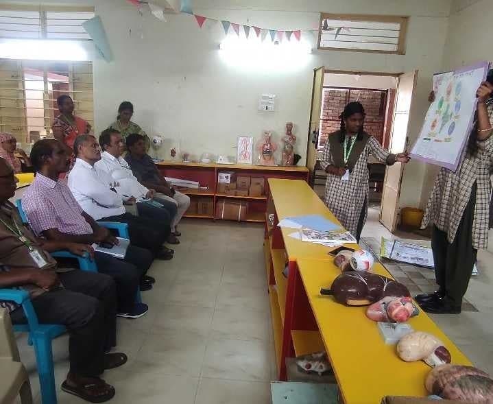 సైన్స్ సెమినార్లో మెరిసిన కుప్పం విద్యార్థినులు - Udayam