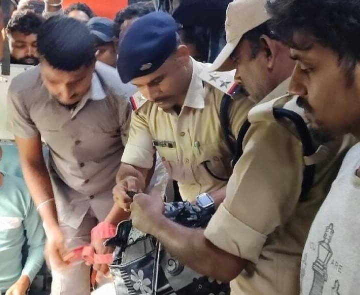 బాపట్లలో రైలులో మాదక ద్రవ్యాల తనిఖీలు - Udayam