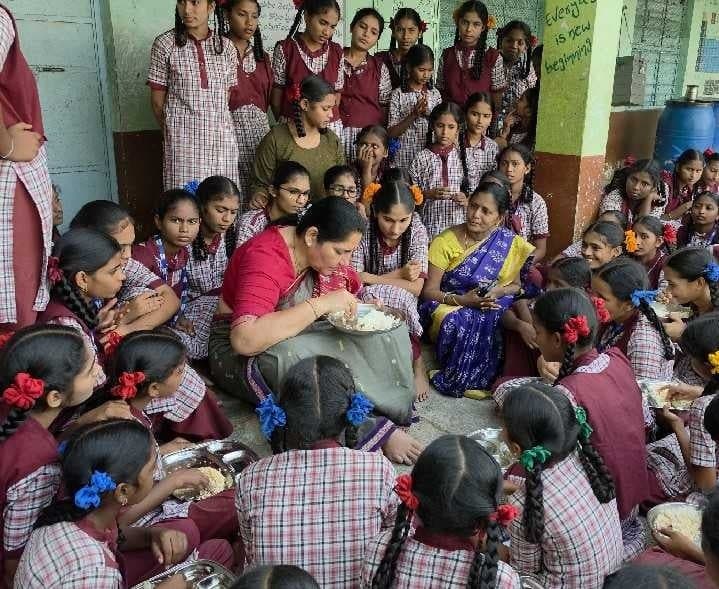 హాస్టళ్లలో వసతులపై సత్యవతి రాథోడ్ ఆగ్రహం - Udayam
