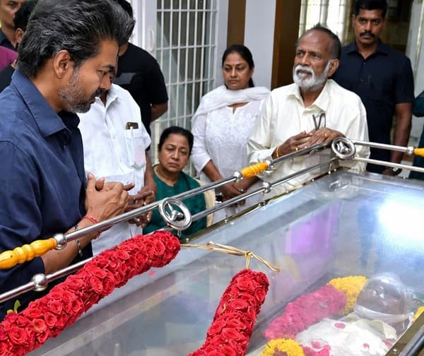 భారతీరాజా మరణం చిత్రసీమకు తీరని లోటు: నివాళులర్పించిన సీఎం విజయ్ - Udayam Digital