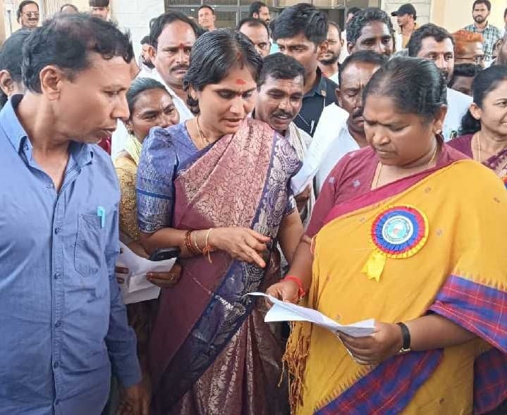 పస్రాకు నైట్ హాల్ట్ బస్సు కోరుతూ వినతి - Udayam