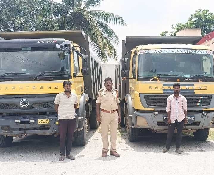 ఉట్కూరులో అక్రమ ఇసుక టిప్పర్లు పట్టివేత