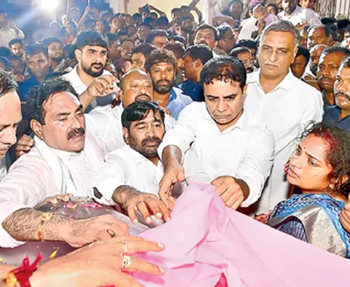 పెద్ది సుదర్శన్రెడ్డికి అశ్రునివాళి.. ముగిసిన అంతిమయాత్ర - gallery image 2