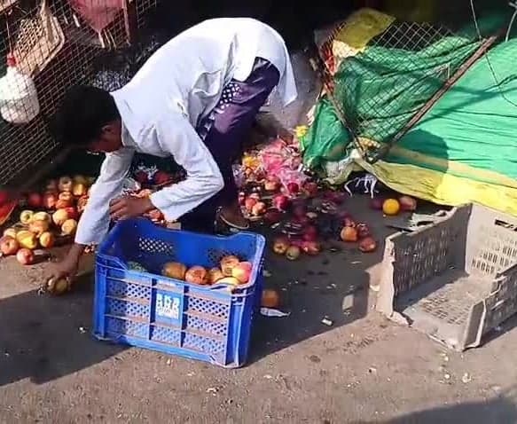 రాత్రికి రాత్రే చిరు వ్యాపారాల కూల్చివేత - Udayam