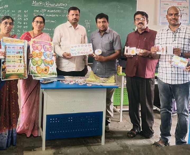 విద్యార్థులకు రూ.10 వేల బోధన సామగ్రి వితరణ - Udayam