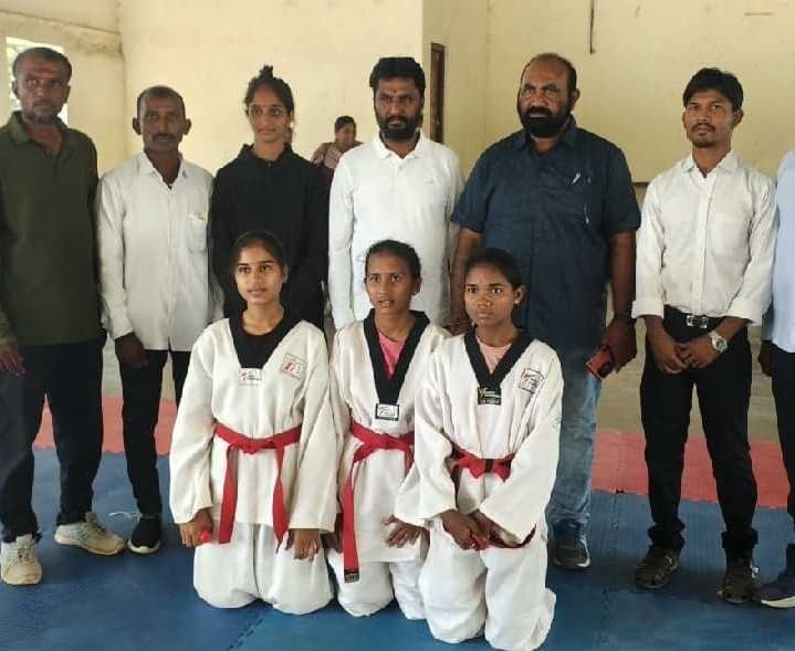 రాష్ట్రస్థాయి టైక్వాండో పోటీలకు విద్యార్థుల ఎంపిక - Udayam