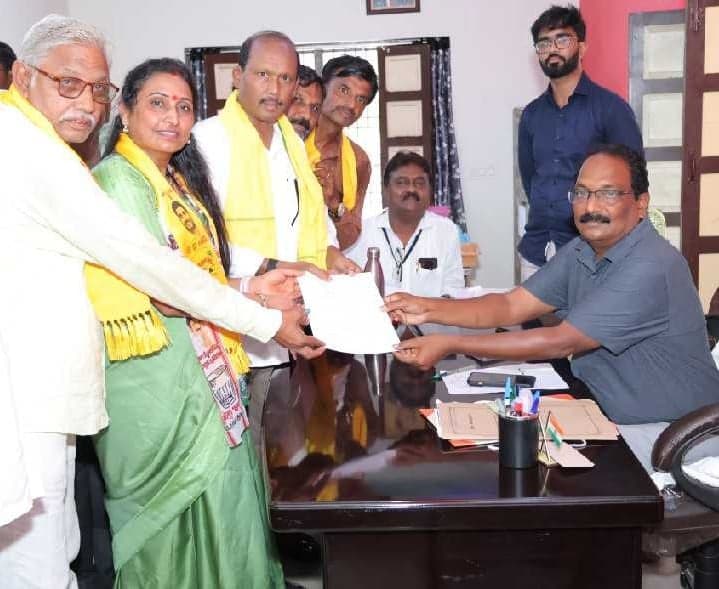ఎనికేపాడు నామినేషన్లో ఎమ్మెల్యే - Udayam