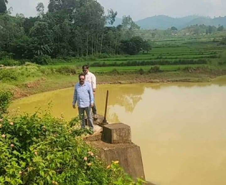 కొర్రాయిలో మినీ రిజర్వాయర్ను పరిశీలించిన ఈఈ - Udayam