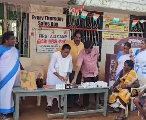 బాదంపూడిలో హెల్త్ క్యాంప్ నిర్వహణ - Udayam