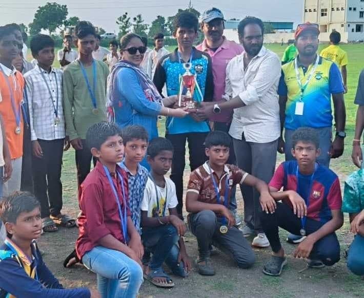రాష్ట్రస్థాయి క్రికెట్లో సంతమాగులూరు విద్యార్థుల విజయం - Udayam