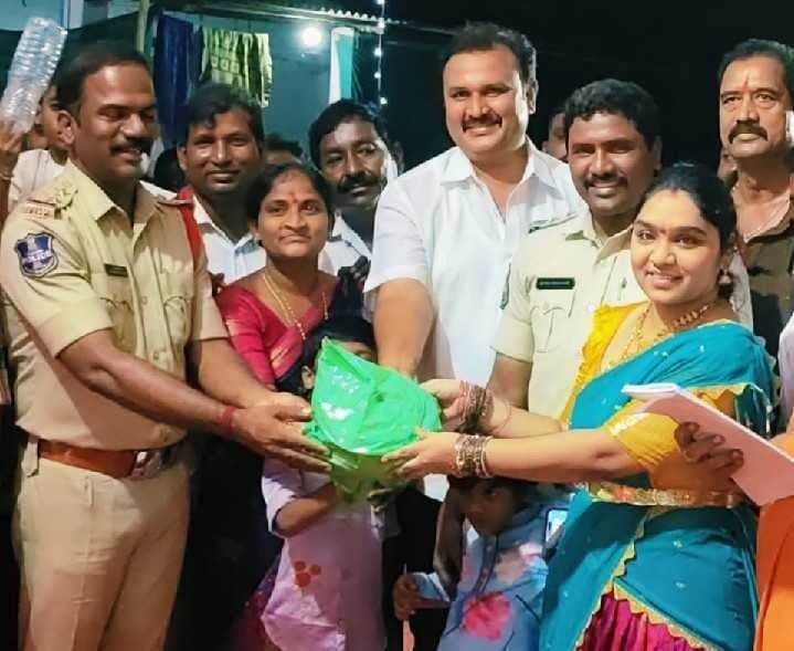 మఠంపల్లిలో బతుకమ్మ విజేతలకు బహుమతులు - Udayam