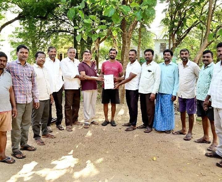 నర్సంపేటలో సీఎంఆర్ఎఫ్ చెక్కు పంపిణీ - Udayam