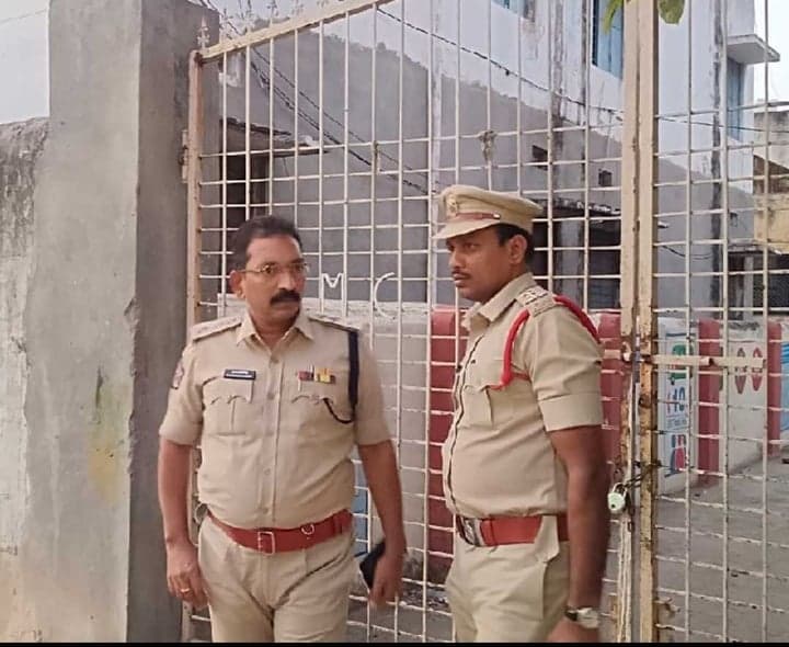 సమస్యాత్మక పోలింగ్ కేంద్రాల పరిశీలన - Udayam