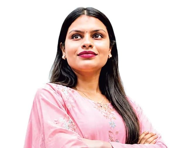 23 ఏళ్లకే... 19 ప్రభుత్వోద్యోగాలు! - Udayam Digital
