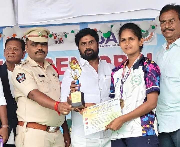 జాతీయ బాల్ బ్యాడ్మింటన్లో హైమావతి ప్రతిభ - Udayam