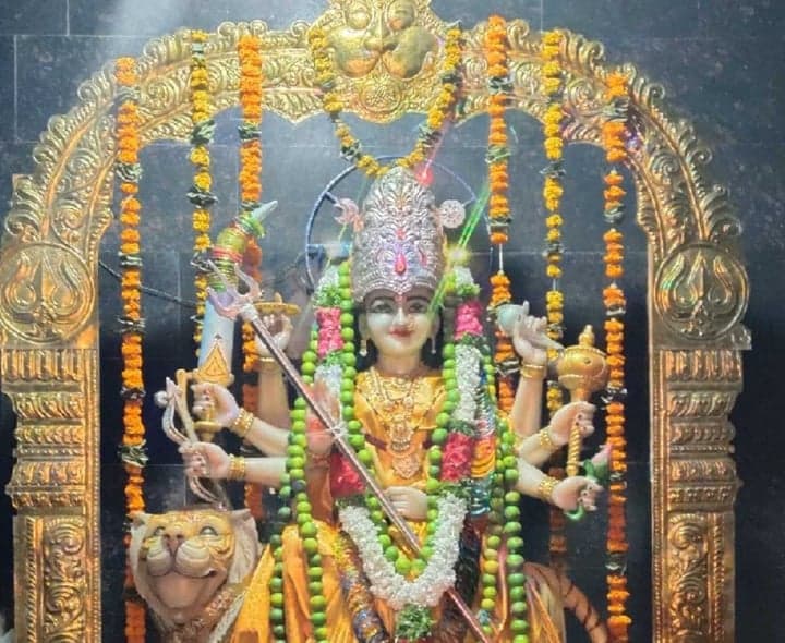 రాజరాజేశ్వరి అలంకరణలో నవదుర్గమ్మ - Udayam