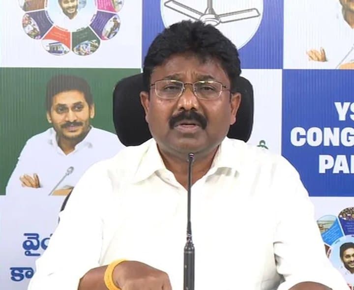 డీఎస్సీపై సురేష్ విమర్శలు - Udayam Digital