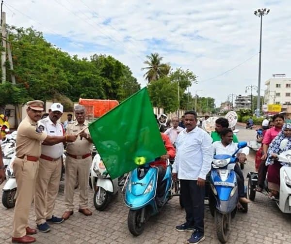 డ్రగ్స్ రహిత సమాజమే లక్ష్యం: కడపలో బైక్ ర్యాలీ - Udayam Digital