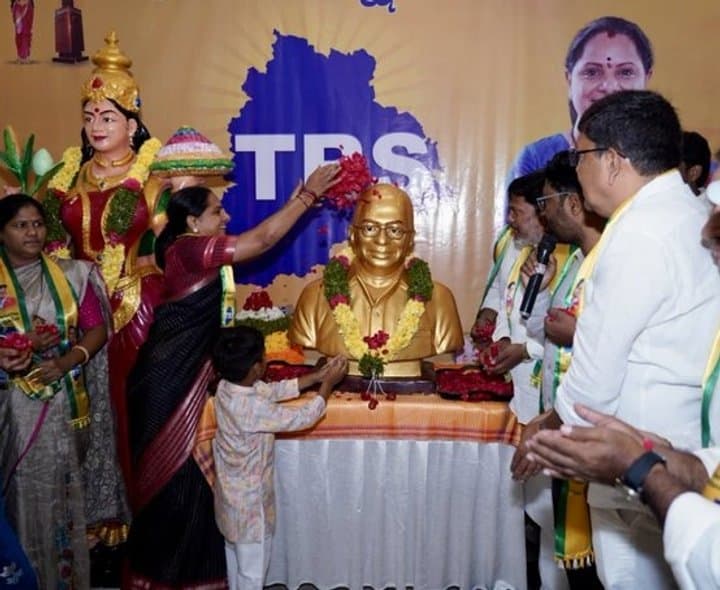 జయశంకర్ సార్కు కవిత ఘన నివాళి - Udayam Digital