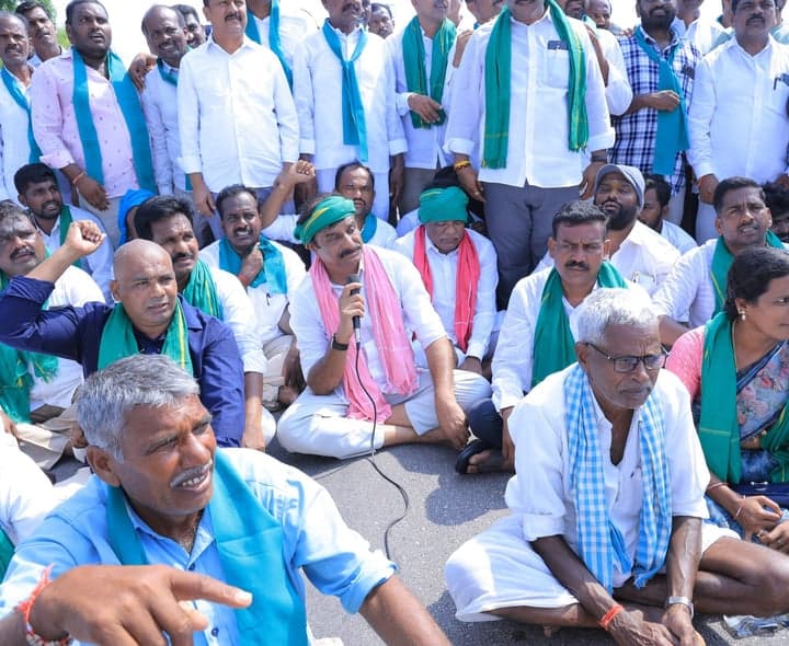 దుబ్బాకలో 24 గంటల ఉచిత విద్యుత్ కోసం బీఆర్ఎస్ రైతు ధర్నా - gallery image 3