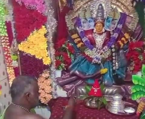 గాయత్రీ దేవిగా అమ్మవారి దర్శనం - Udayam