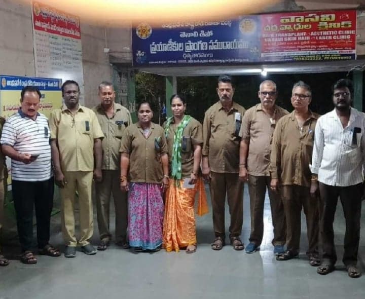 ఎలక్ట్రిక్ బస్సుల ప్రైవేటీకరణపై నిరసన - Udayam