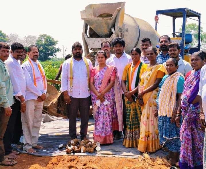 మహాముత్తారంలో సీసీ రోడ్డు పనులు - Udayam