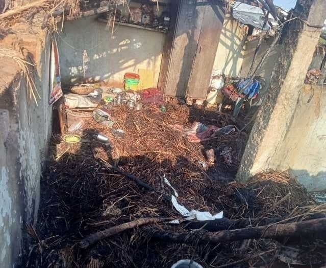 గొల్లపల్లిలో షార్ట్ సర్క్యూట్తో ఇల్లు దగ్ధం - Udayam