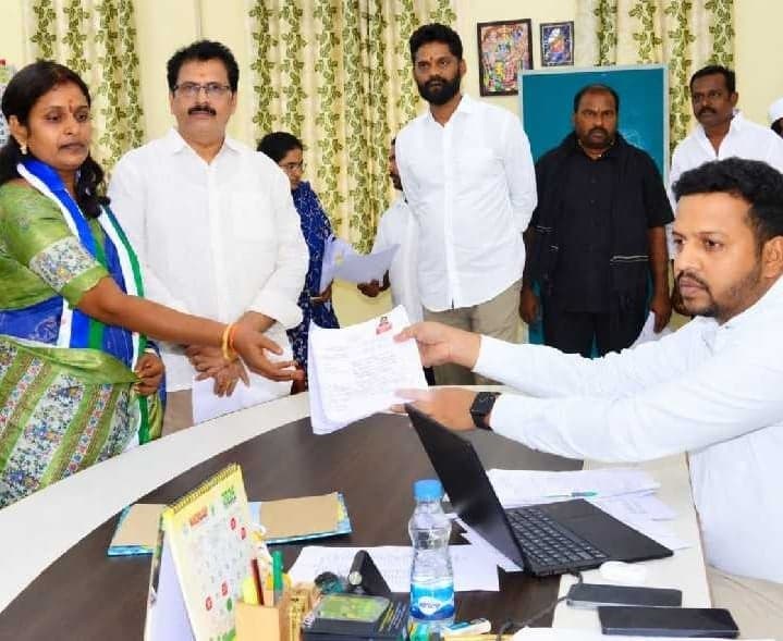 కొయ్యలగూడెం YCP ZPTC నామినేషన్ - Udayam