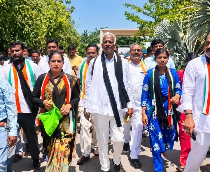 జనగామలో కాంగ్రెస్ నేతల నిరసన - Udayam