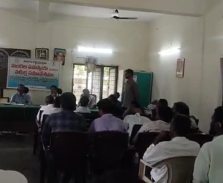 సమస్యల పరిష్కారంపై డోర్నకల్ ఎమ్మెల్యే సమీక్ష - Udayam