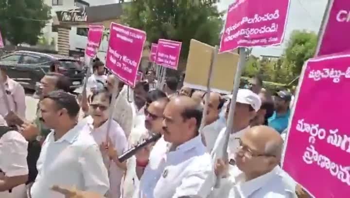 రోడ్డు విస్తరణ కోసం మణికొండ వాసుల నిరసన - Udayam