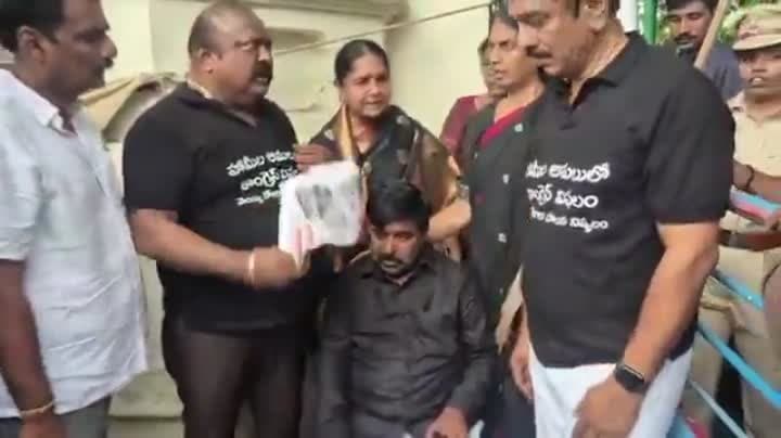 అసెంబ్లీ తోపులాటలో కిందపడ్డ జగదీష్ రెడ్డి - Udayam