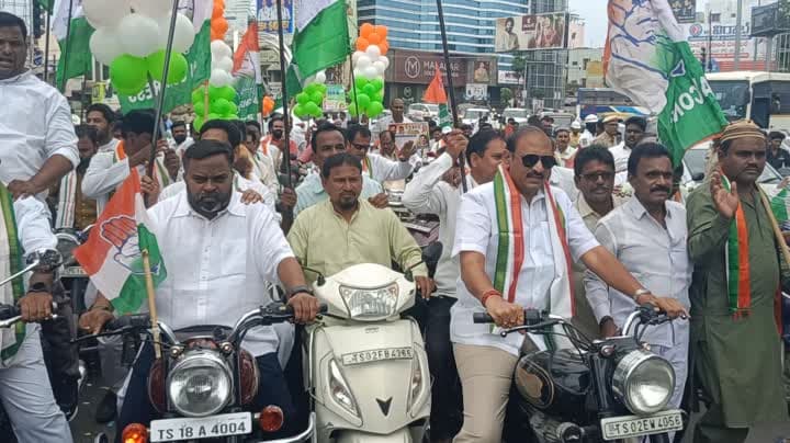 కాంగ్రెస్ 'ప్రజాపాలన సంబరాలు'.. ఘనంగా బైక్ ర్యాలీ - Udayam