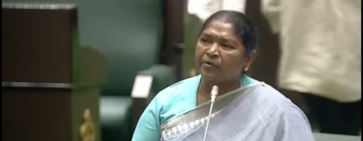 పసుపు చల్లి శుద్ధి చేయడం అత్యంత దుర్మార్గమైన ఘటన : మంత్రి సీతక్క - Udayam