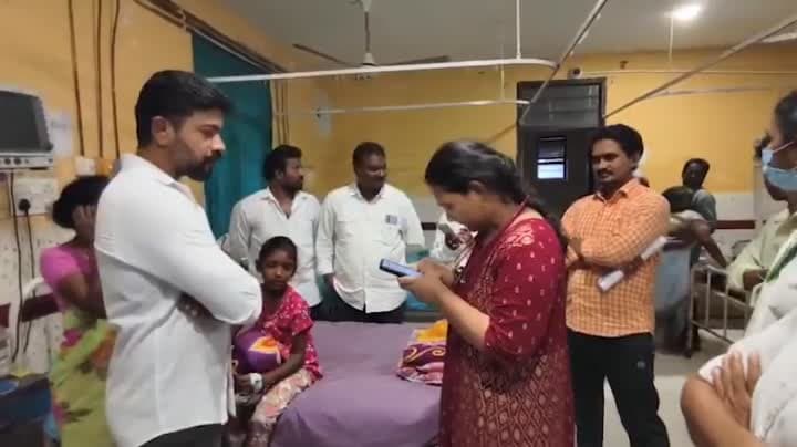ఏపీలో చిన్నారులకు ఇదేం వైద్యంకుక్కకాటు గాయాలకు రిన్ సబ్బుతో క్లీనింగ్ - Udayam