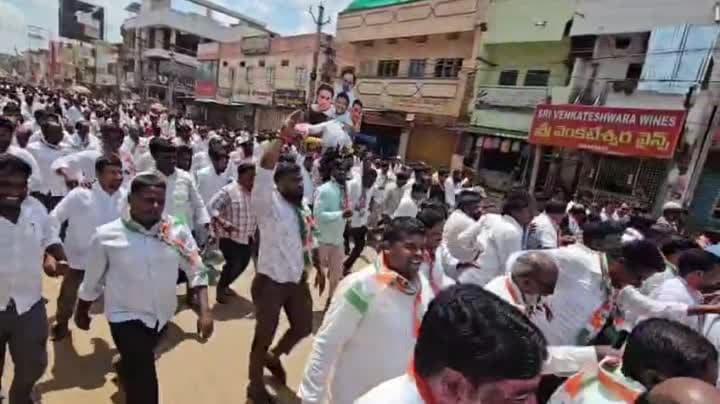 వికారాబాద్ లో కాంగ్రెస్ పార్టీ భారీ ర్యాలీ - Udayam