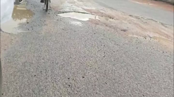 వెంగ్వాపేట ప్రధాన రహదారిపై గోతులు